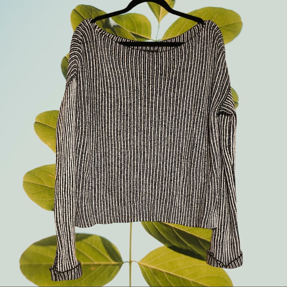 Forever 21 Black and White Striped Cropped Sweater - Sz M